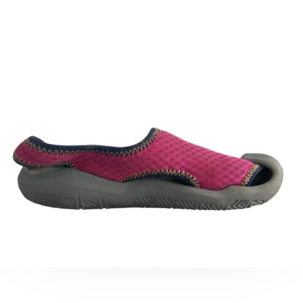 CROCS Pink and Gray Water Shoes with Velcro Closure Kids Sz‎ 2